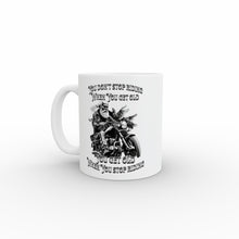 Lade das Bild in den Galerie-Viewer, Man hört nicht auf zu reiten, wenn man alt wird: Tasse