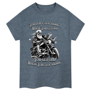 Man hört nicht auf zu fahren, wenn man ein altes Biker-T-Shirt bekommt